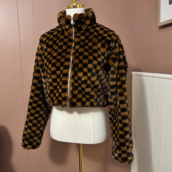Le Lis Faux Fur Checkerboard Cropped Jacket - Picture 6 of 14